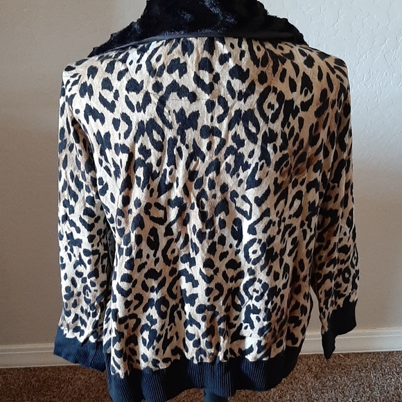 Beautiful animal print sweater jacket - Picture 4 of 8